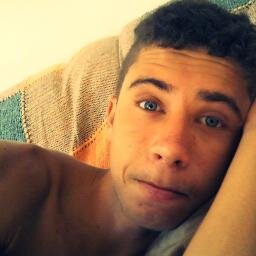 Minha beleza não define quem eu sou , minha humildade me faz de diferente de todos .
