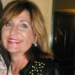 Soy Paquita y he abierto mi blog porque me gusta mucho la moda, Un lema que a mi edad se hace imprescindible es “Menos es Mas” pero… no siempre.