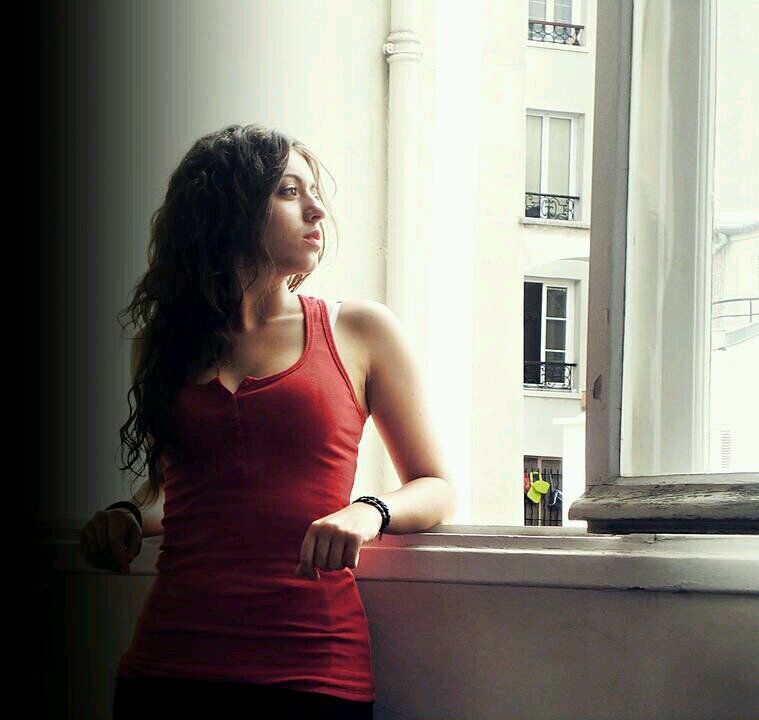 Para caminar cayéndome prefiero volar entre sueños.
Observar mi alrededor y descubrir mil detalles
