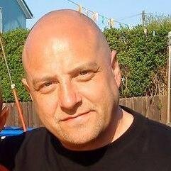 A proud Mancunian. Love Man United, music, movies, food, drink & anything with Chillies in!!