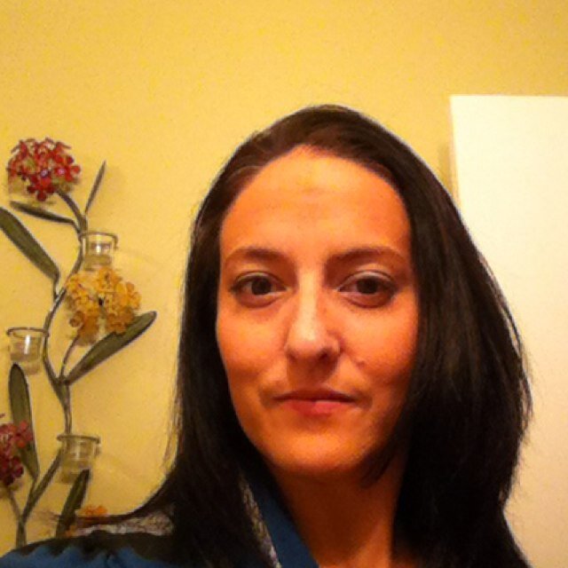 Maman de 2 garcons tres actifs, maire adjointe au village de Saint-Louis-de-Kent et transcriptioniste medical pour l'hopital de moncton.