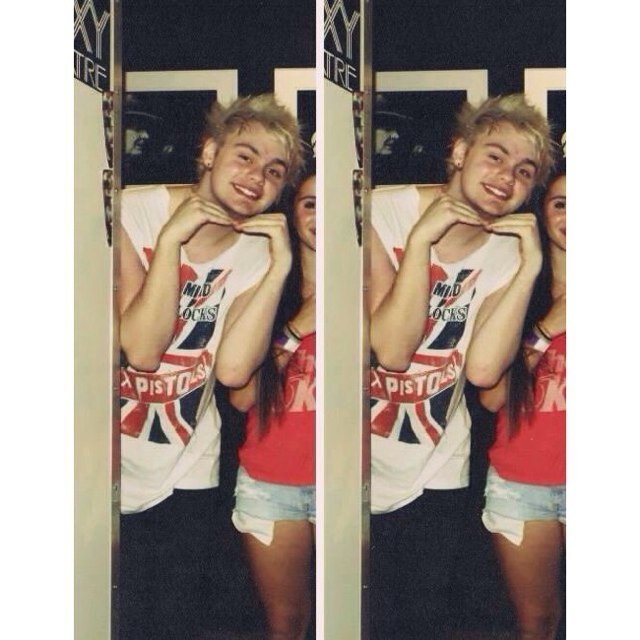 FOLLOW @rockstyles_ BECAUSE SHES TRYING TO REACH HER GOAL