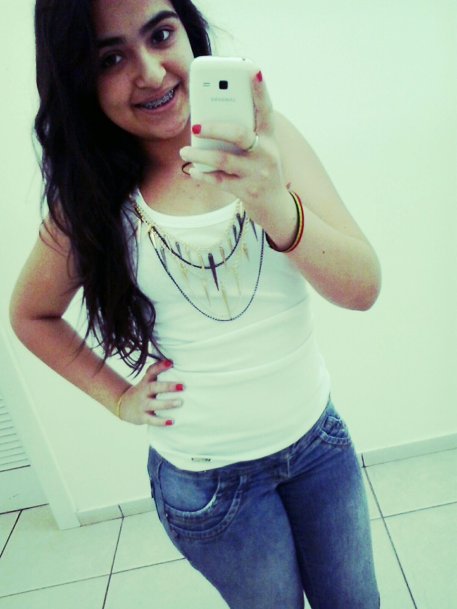 Posso não ser a mais forte
ou a mais inteligente
nem a mais bonita e nem a mais legal. Mas sou forte o suficiente para lutar. 
nem melhor nem pior ♪
