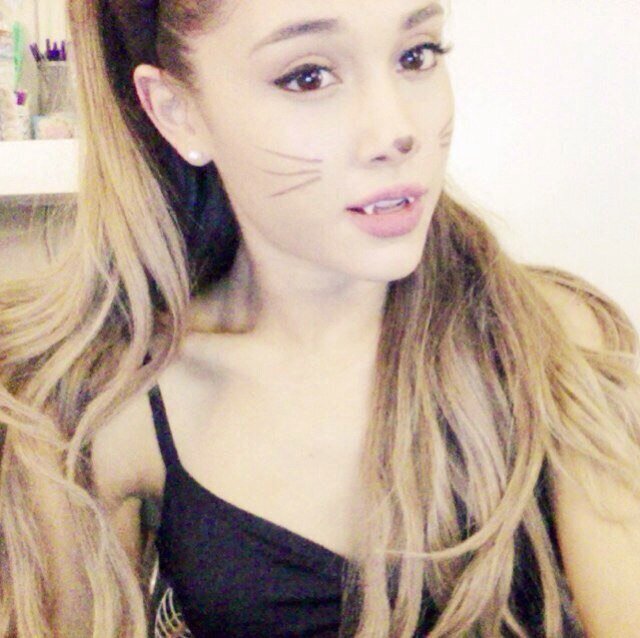 ♡Ariana is the air I ßreathe,I can't live without her♡~me @ArianaGrande followed 9•02•13~Maree Chatheam followed:11/7/13