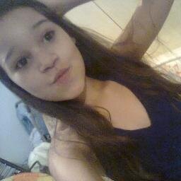Oie,Sobre mim tipo eu sou brava,meiga,divertida,boba,doida,linda,convencida,princesa *o*.. Ah sei lá, eu sou uma garota bipolar. E eu ♥ chocolate :)