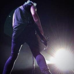 FOLLOW @shutxpluke SHE WILL FOLLOW BACK YOU, I PROMISE  :)