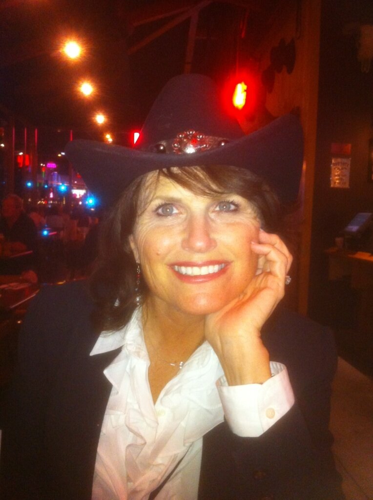 Painter & Grandma, Ranchmama & Wife, Realtor & teacher & lovin' my life!