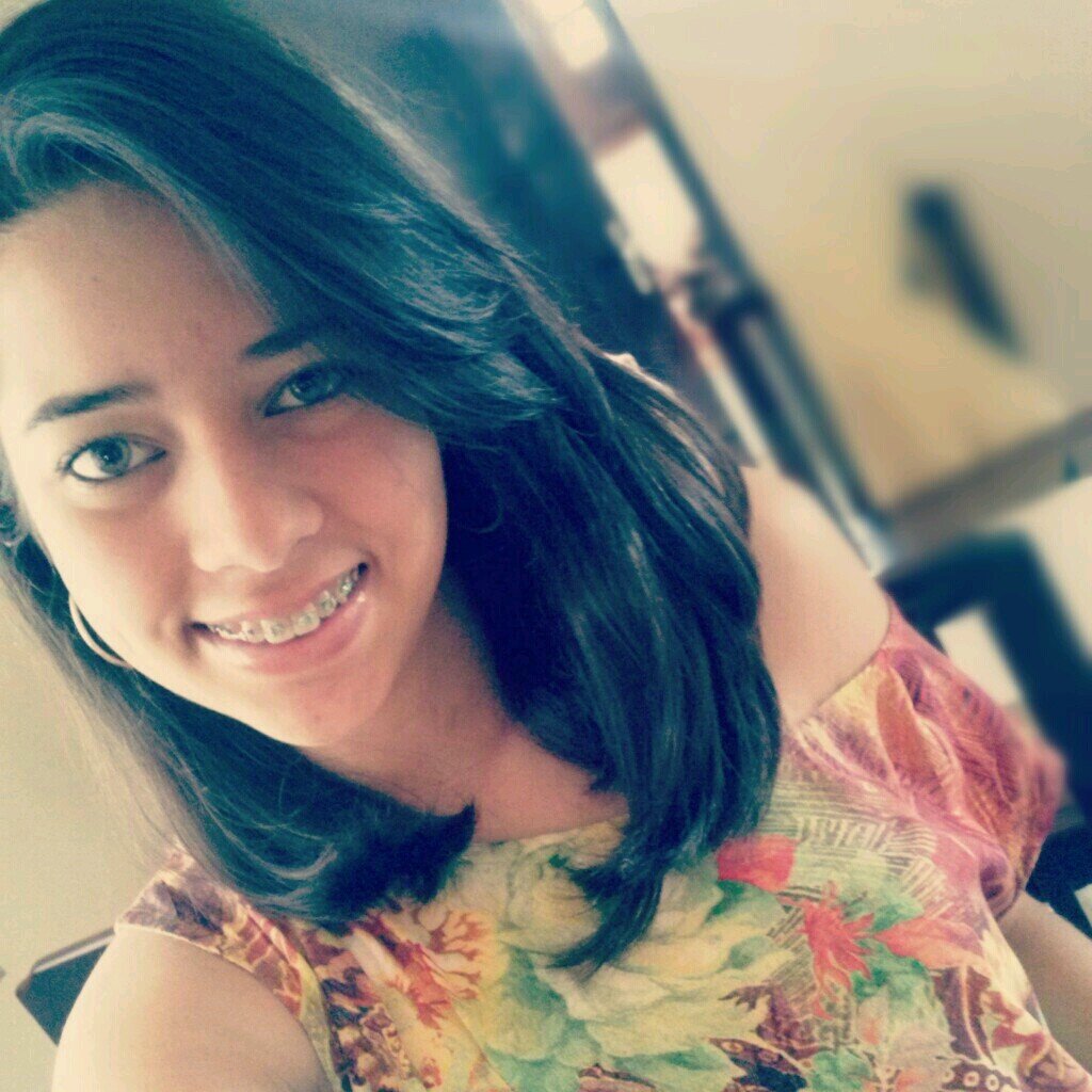 Solteira, 16 anos, estudante, evangélica.                   Filha do Rei o/