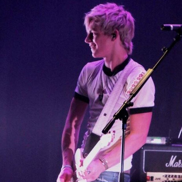 I'm Austin Moon! {Taken, RP}
