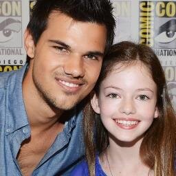 i am a sweet girl i am single my fav thing are my dogs they are my family i have 2 sisters i absolutely love taylor lautner my birthday is may 28