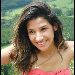 eu faço teatro .assisto tv ,sei dançar ,adoro comer e correr, amo gritar....ahh isso é viver