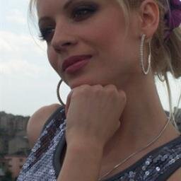 Profesional piano player, loving music events and video streaming...