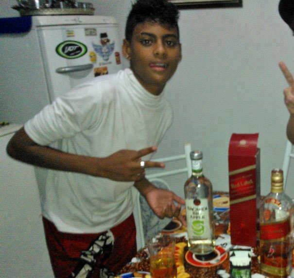 O amor é umaa iluuzãoo nãoo vivoo disso se aa mulher falaa q nãoo liga pro $$ daai elaa mentindoo é qe euu amo minha fiel (8 , mãe : maaya mendes , pai :Lucas c