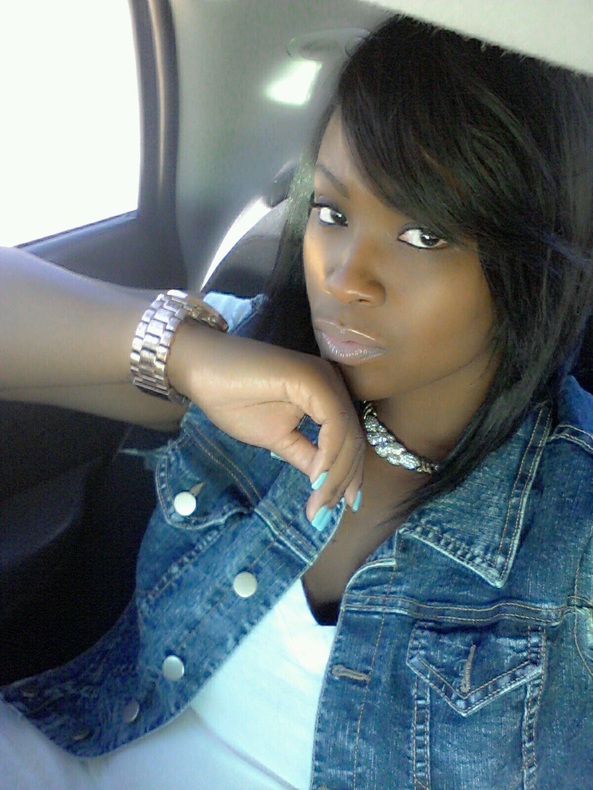 I love my life... God comes before Everybody, ill still make my mommy proud From heaven ! i love my family and friends