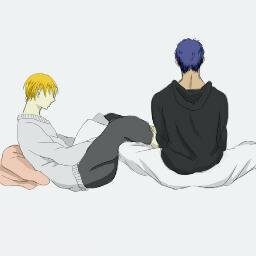 付き合ってないただの友達な二人が同じ場所に住んでるだけのbot。殺伐としてます。青→黄なのか青←黄なのか青(→)(←)黄なのか←青黄→なのかよくわからない青＋黄。普通にモブ女と関係を持っていますのでご注意を。ご理解いただける方のみフォローお願い致します。原作者様及び出版社様には一切関係ございません。