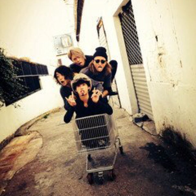 ONE OK ROCKの歌詞botです。