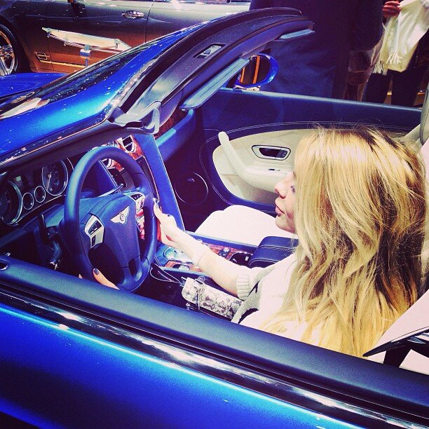 RoanneLaselle's profile picture. Never be dependent on anyone in this world because even your shadow leaves you when you are in the darkness.