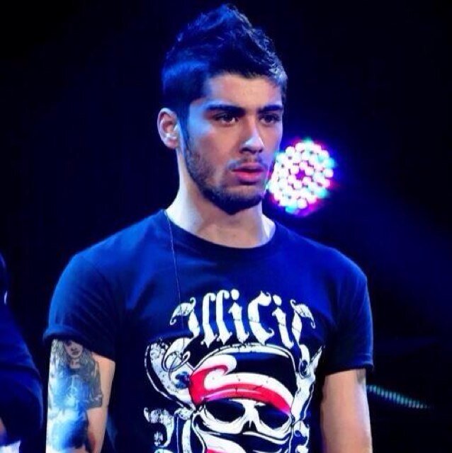 @ZAYNMALIK PLEASE FOLLOW @PIZZARRY I LOVE YOU LOADS