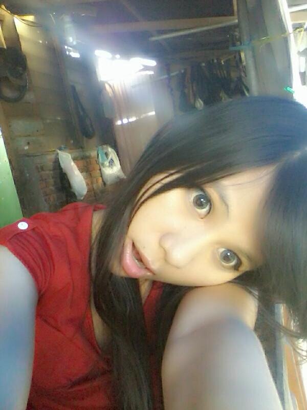 Line/weChat : Vhinny
Instagram/Path : Vhinnyyy

Farmasi'11 Universitas Sam Ratulangi..