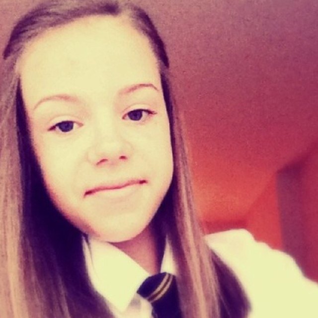Please follow me !!!! Im performing arts mad and a gleek