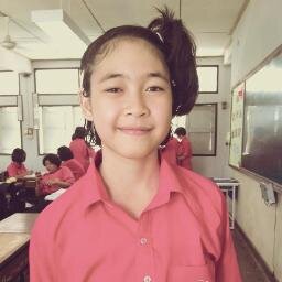 ชื่อพลอยค่ะ ยินดีที่ได้รู้จักทุกๆคน หากคุณคิดว่าเราไม่มีสาระ คุณคิดถูกแล้วค่ะ เพราะเราไม่มีสาระจริงๆ มีอีกอย่างอยากจะบอกว่า เราชอบเพ้อเป็นชีวิตจิตใจค่ะ