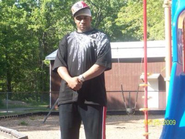 I love a good party. U wanna holla forreal then hit me up at: kik- mikefreeze123
