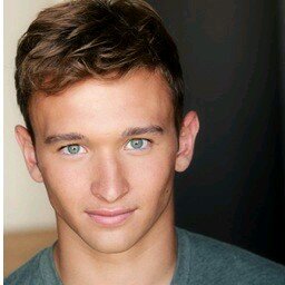 im kent! im best known for teen beach! i play rascal! @molleegray_rp is my pricess mollz! love ya mollz!