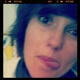 IsabelMunozChec's profile picture. Un pájaro posado en un árbol nunca tiene miedo a que la rama se rompa, porque su confianza no está en la rama, sino en sus propias alas.