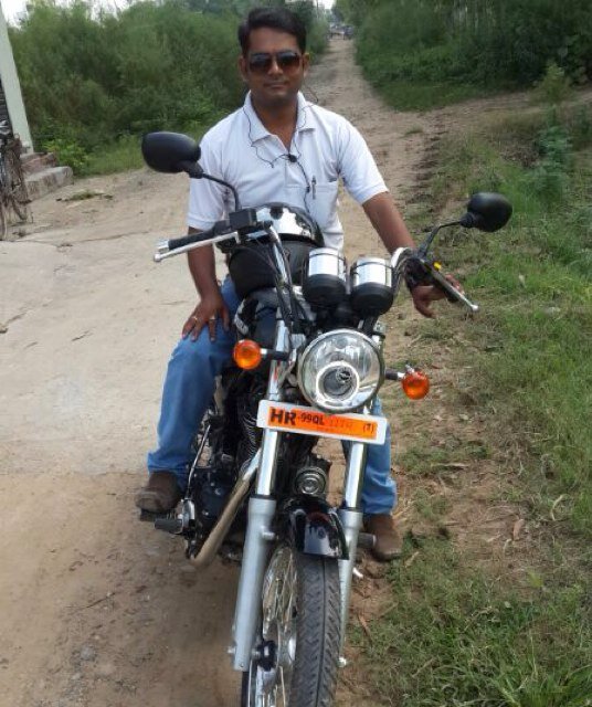 Humse door jayoge kaise, Dil se hume bhulayoge kaise, Hum to vo khusboo hain jo aapki saanso mein baste hain, Khud ki saanso ko rok payoge kaise