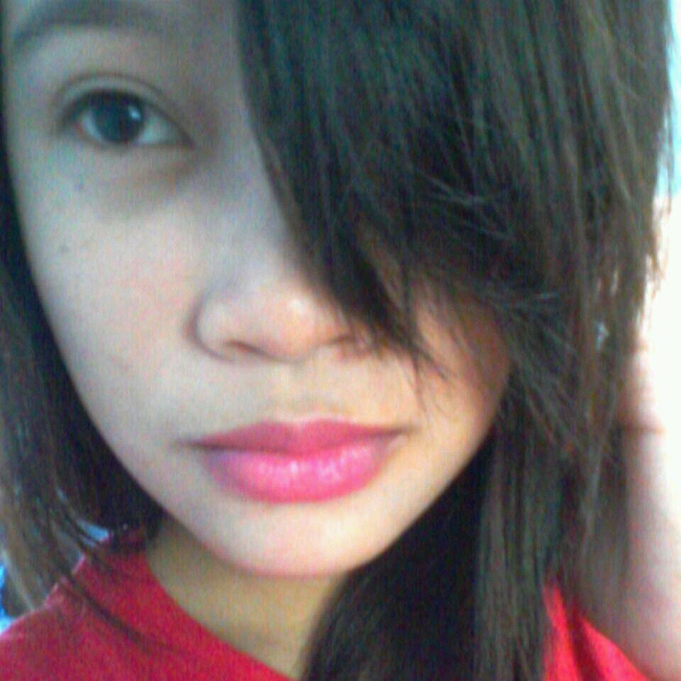 “i'm not a rich kid or even a beautiful girl i'm simple . simple girl and child of god :)