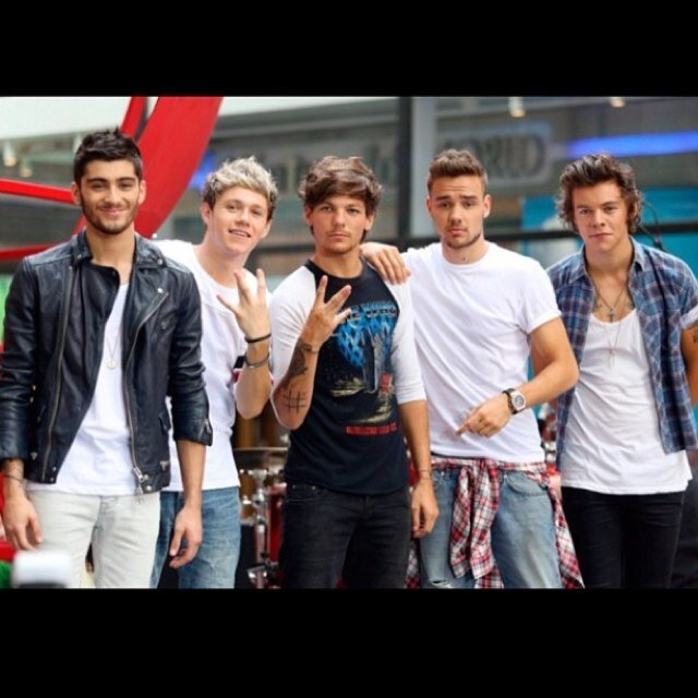 Benn a fan since 2010 and plan on being a directioner forever:) 2/5 on 11/21/12 and 3/14/12! Thank you to all my followers! I FOLLOW BACK BABES!