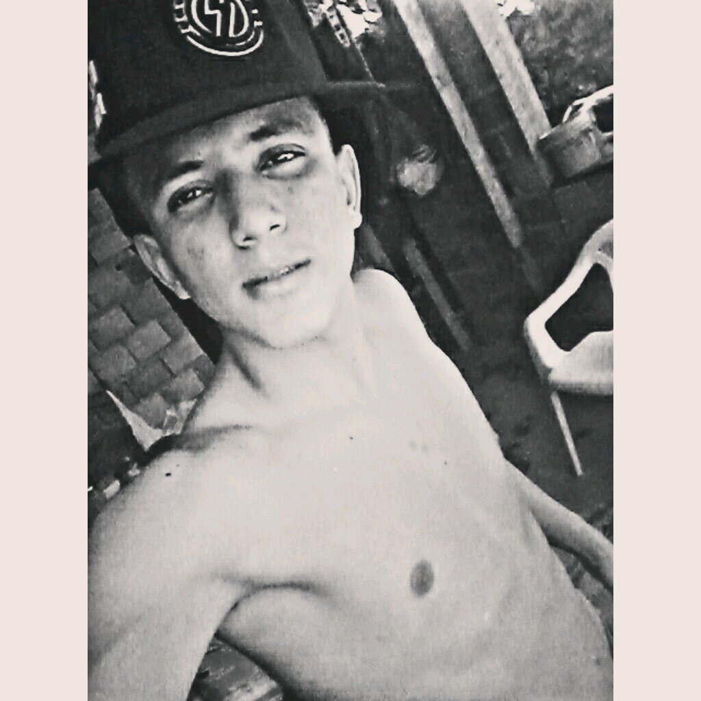Pode ter certeza sem você eu não sou nada, você sempre será minha eterna namorada (...)