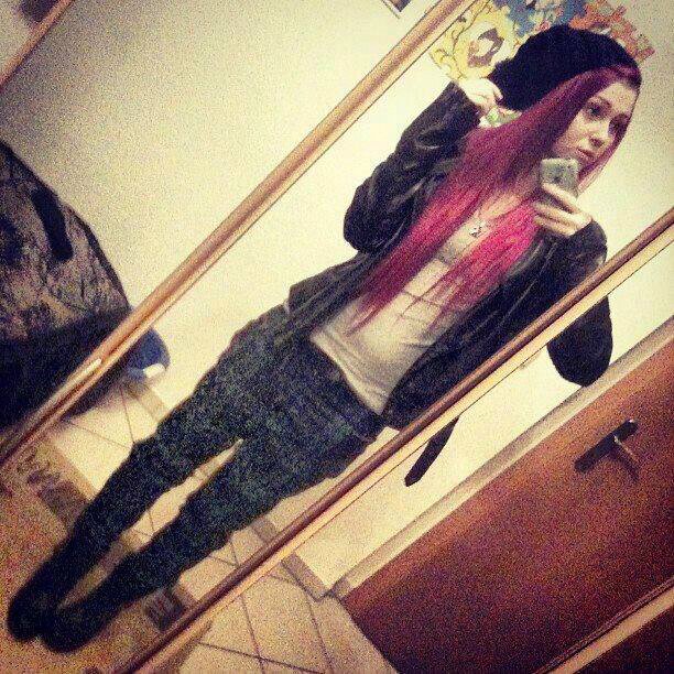 AshleyInYourBed's profile picture. I'm Ashley, I'm 15, single straight and looking. I love to talk, I'm not perfect, love ya'll.. Want a twitter family. I follow back♥ (R)aping (P)andas