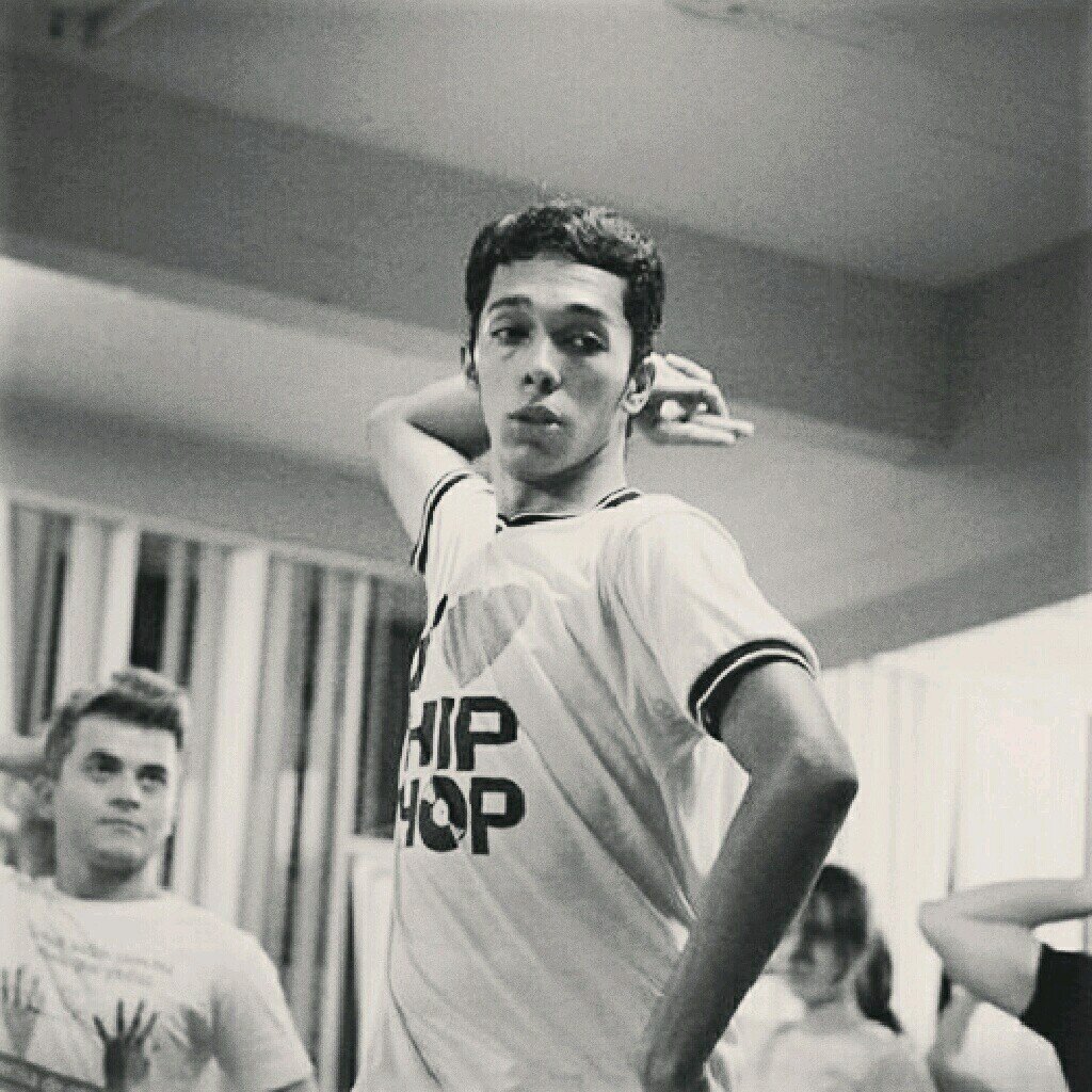 Dançando eternamente apenas *-------*