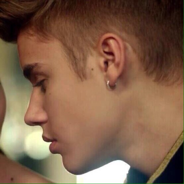 Follow me on my main account @BiebsToes :)