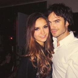 Hola. Este es un fan Club de Vampire Diaries de Argentina. VD es mi vida.