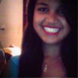 Veja só, como é que é o amor... veja só, como é que o mundo gira, quem um dia só me magoou, agora vem dizer que quer me dar a vida ♫ .