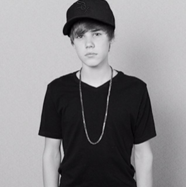 I met justin two times he kissed me on the cheek he followed me and RT 2 times and replied 1 time and than i woke up....