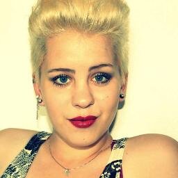 Hi! I'm 16 year old girl from Finland. I love music(@NICKIMINAJ, @justinbieber), dancing and singing etc♥ FOLLOW ME? :)