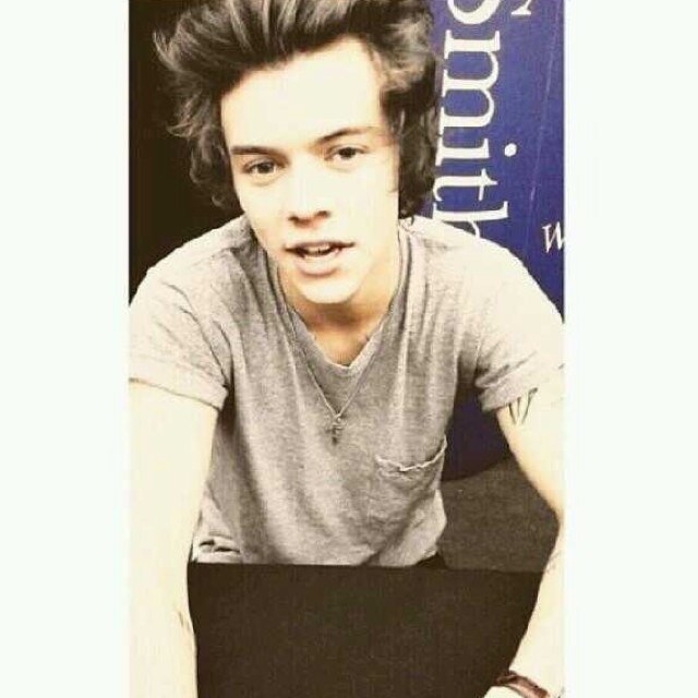 Follow @zaynangxls :) x