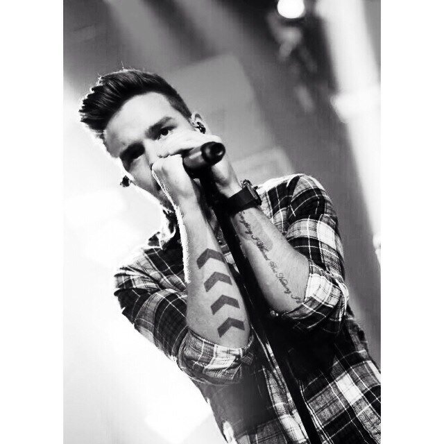 hey i gave you a free follow, follow me on @andyiselectric thank you :)xx