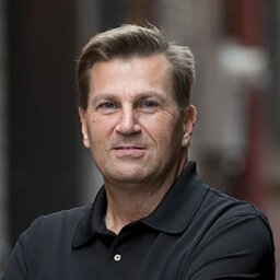 PhotoLoren's profile picture. Professional photographer specializing in commercial, editorial, and documentary photography.