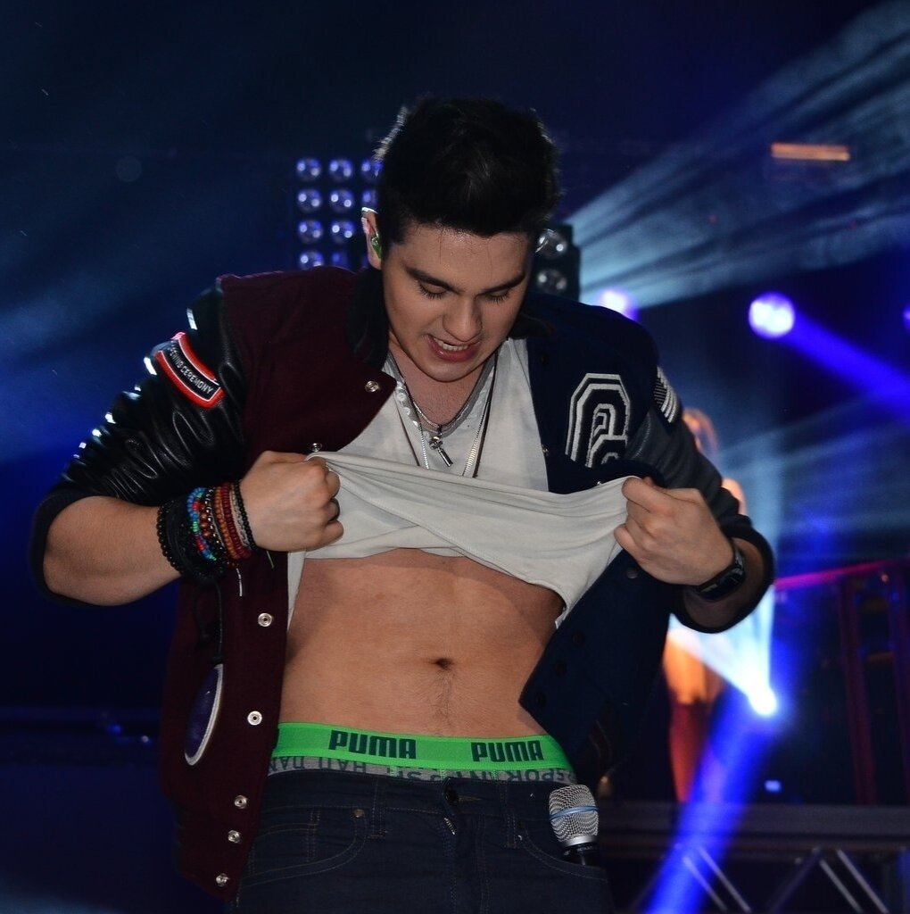 Ainda que todas as luzes se apaguem, eu sempre verei o brilho se você estiver aqui. @luansantana