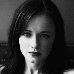 Name's Guinevere. I've been a hunter for a while now.  Looking for someone to hunt with & maybe a possible relationship. |RP|AU|Straight|Looking|21+|
