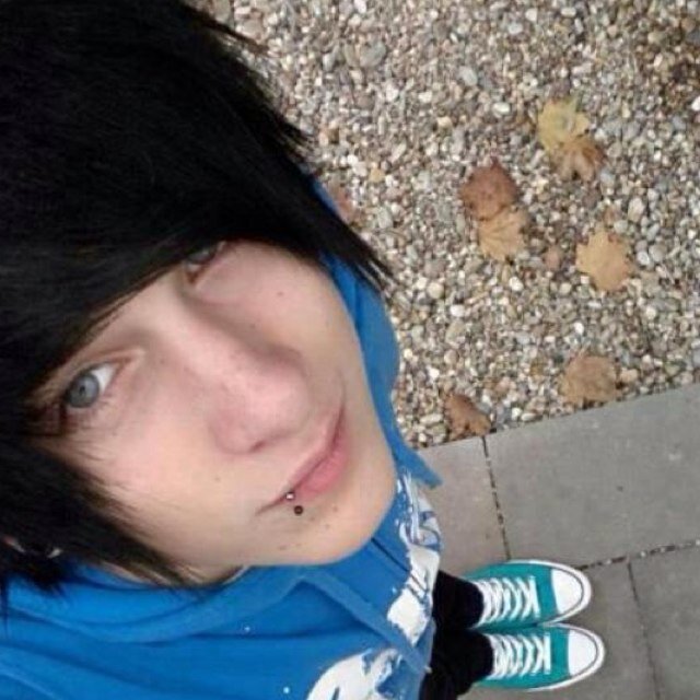 bi | 16 | british:) | RIP Keleb; brother |