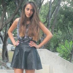 hii if you're 1/5 follow me on @KlassyHarry and if you're not, you're welcome