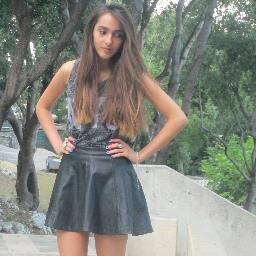 Hii if you're 1/5 follow me on @KlassyHarry and if you're not, you're welcome