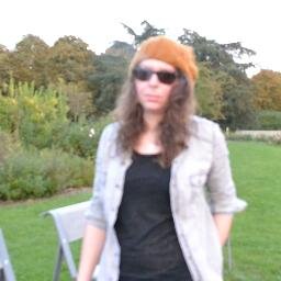 Ça m'est égal d'être laide ou belle. Il faut seulement que je plaise aux gens qui m'intéressent. B. Vian