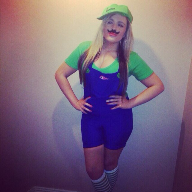 Chelsie_Kate_'s profile picture. every1 is crazy or deluded. But I'm happy :)