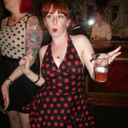 vintage loving, rockabilly wannabe, nostalgia freak  poptart!!